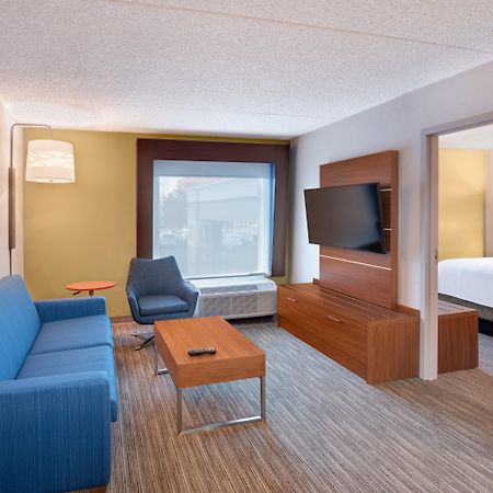 Holiday Inn Express & Suites West Long Branch - Eatontown By Ihg Exterior photo