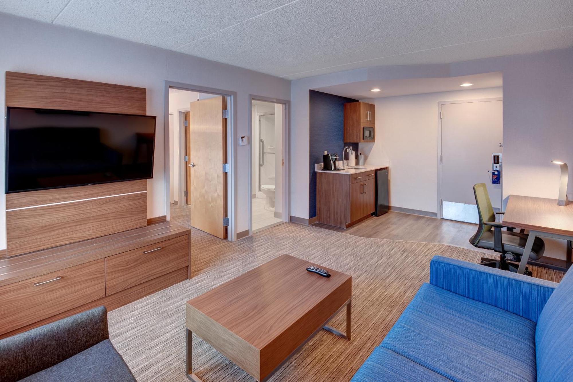 Holiday Inn Express & Suites West Long Branch - Eatontown By Ihg Exterior photo