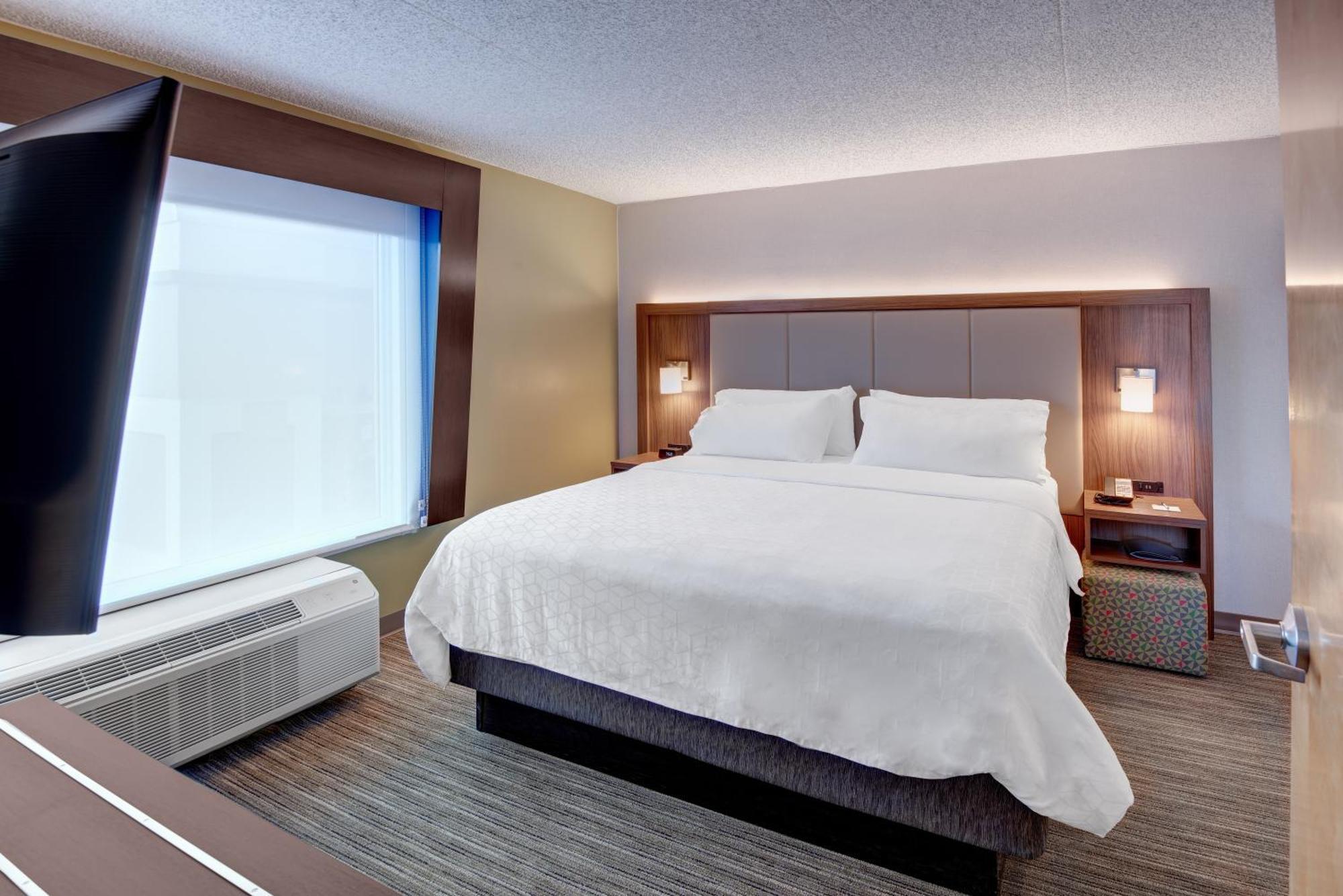 Holiday Inn Express & Suites West Long Branch - Eatontown By Ihg Exterior photo