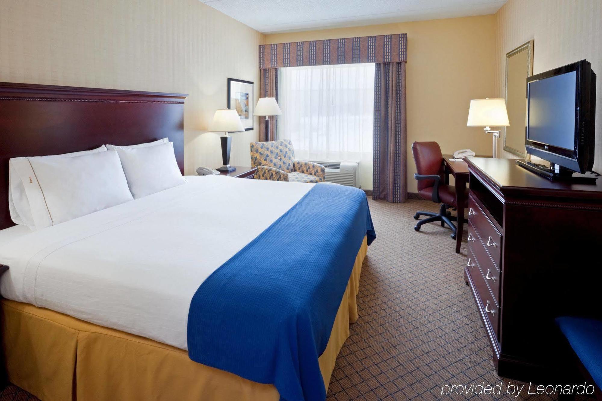 Holiday Inn Express & Suites West Long Branch - Eatontown By Ihg Room photo