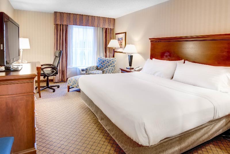 Holiday Inn Express & Suites West Long Branch - Eatontown By Ihg Exterior photo