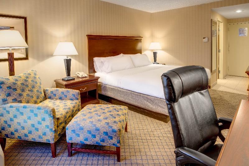 Holiday Inn Express & Suites West Long Branch - Eatontown By Ihg Exterior photo